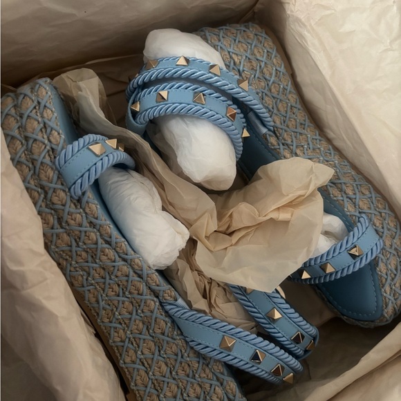 Valentino Garavani Beige Box - Picture 2 of 4